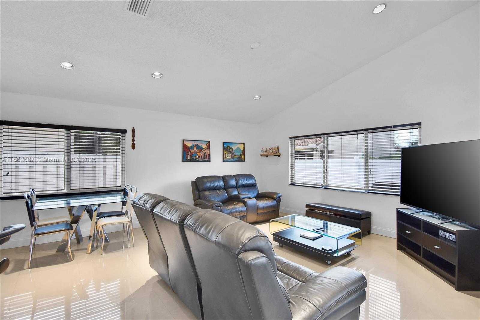 Small Image of 211 CAMERON CT, Weston Number 9