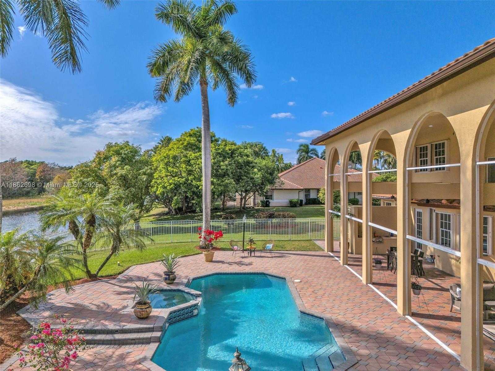 Small Image of 3855 WINDMILL LAKE RD, Weston Number 4