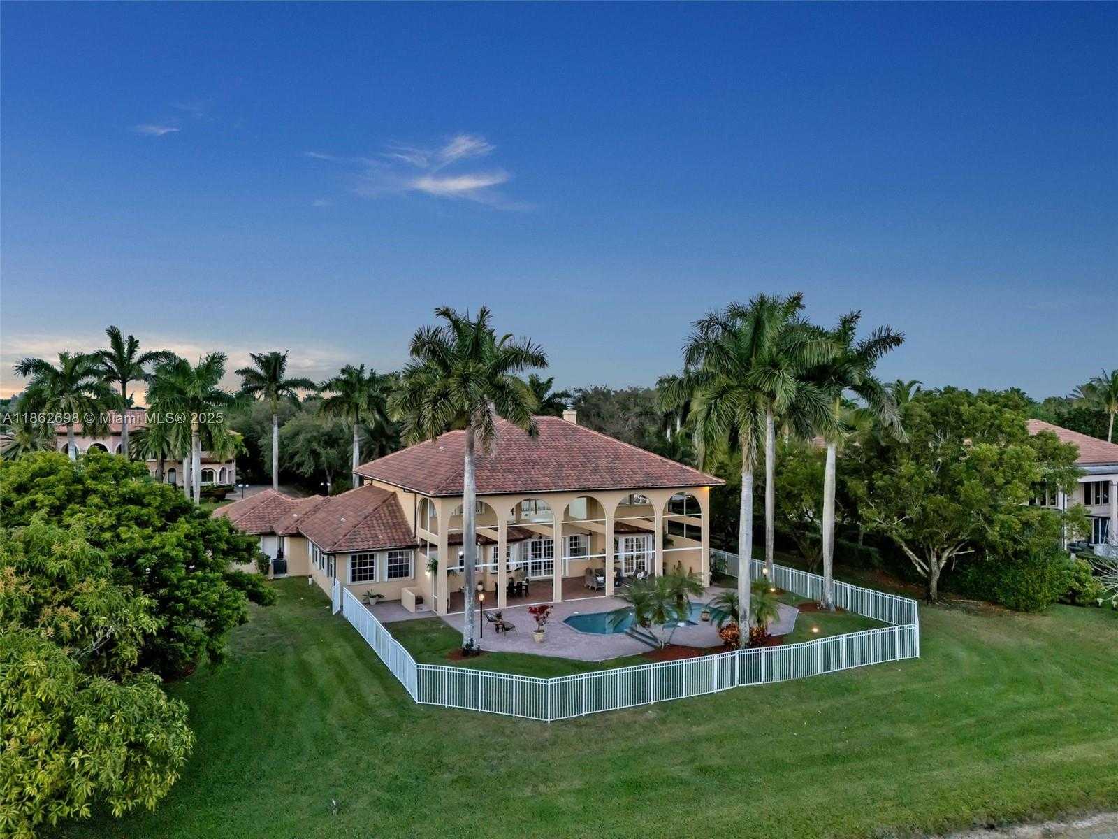 Small Image of 3855 WINDMILL LAKE RD, Weston Number 63