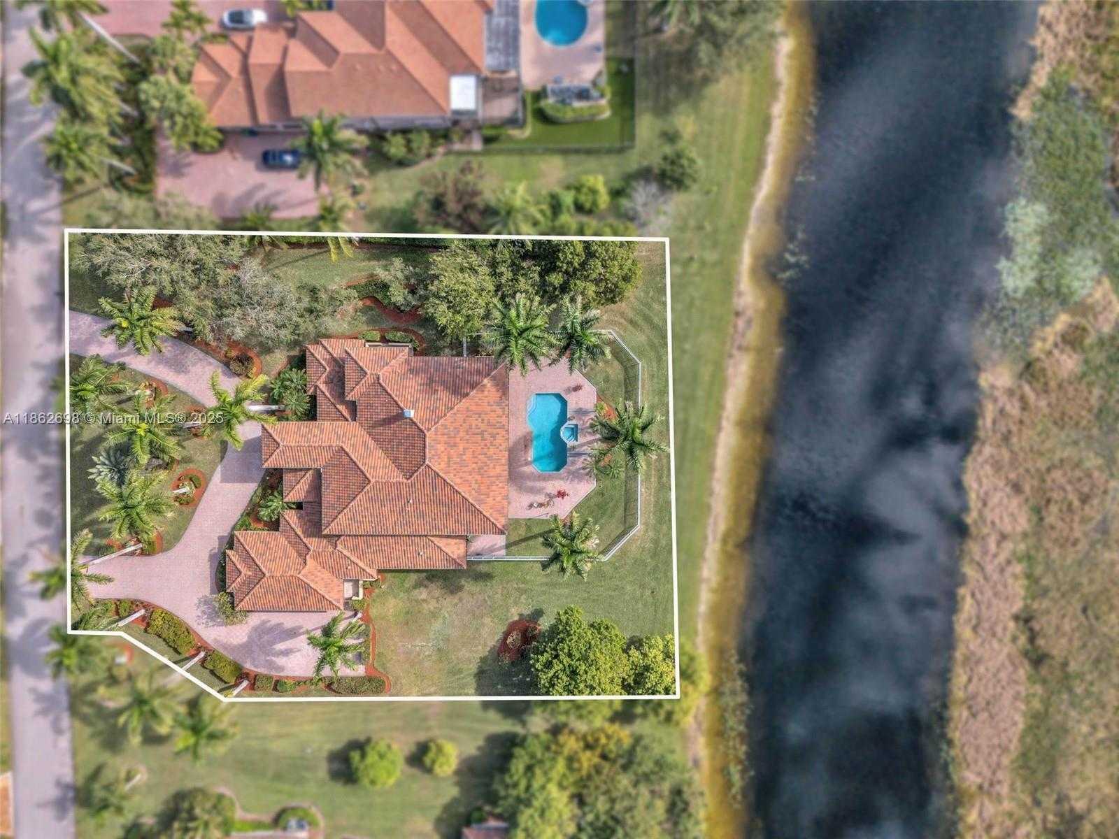 Small Image of 3855 WINDMILL LAKE RD, Weston Number 7