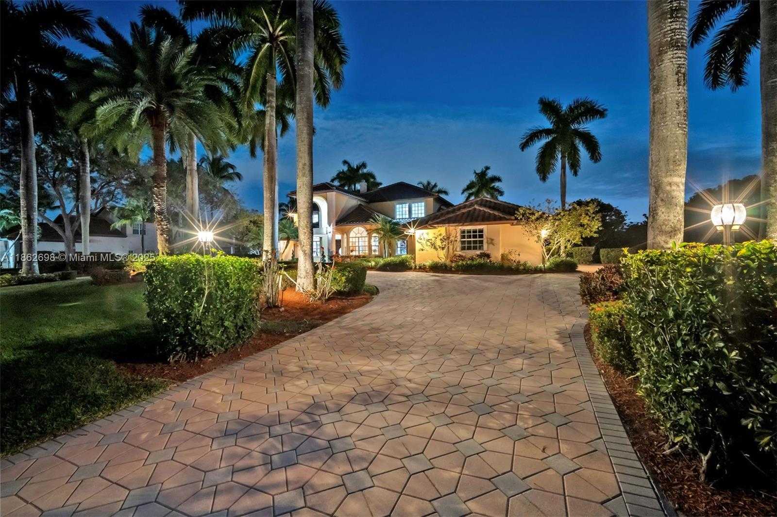 Small Image of 3855 WINDMILL LAKE RD, Weston Number 75