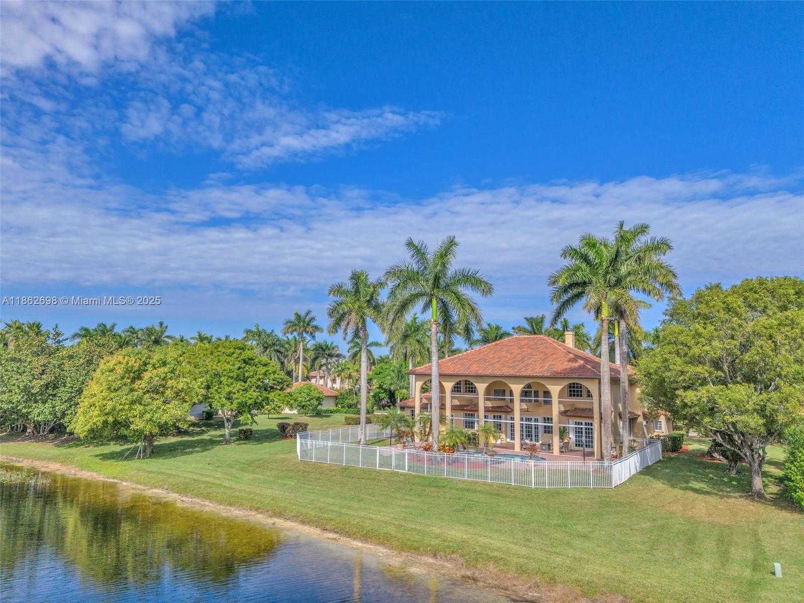 Small Image of 3855 WINDMILL LAKE RD, Weston Number 76