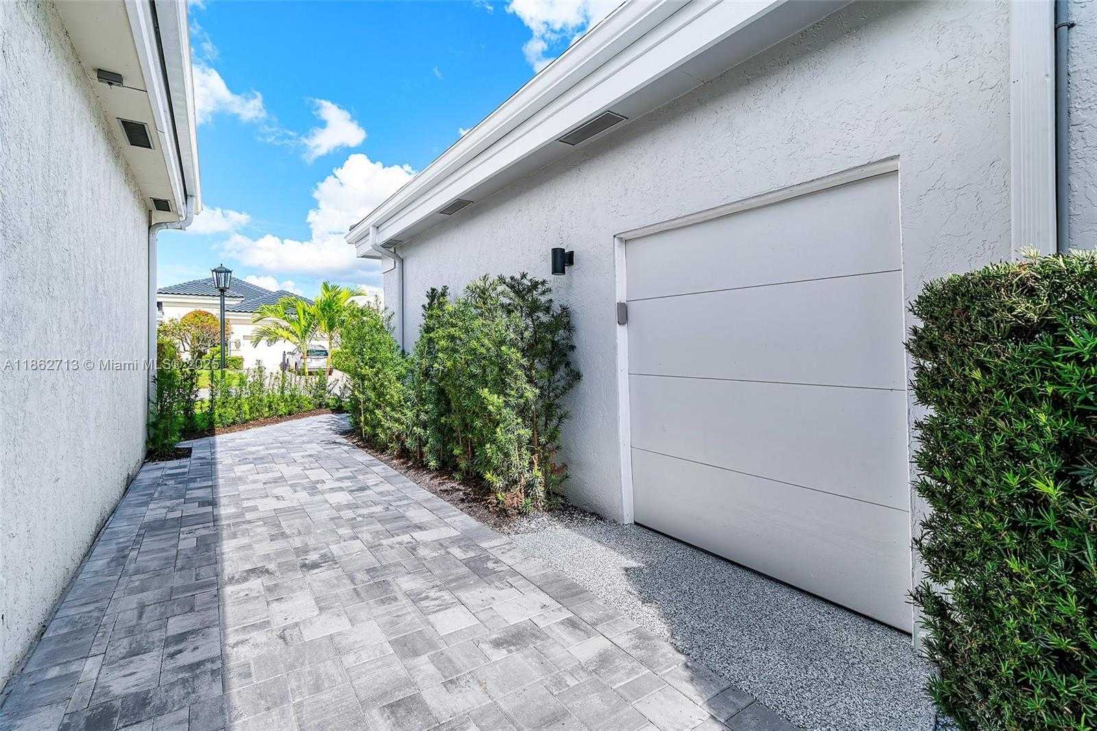 Small Image of 118 EMERALD KEY LN, Palm Beach Gardens Number 3