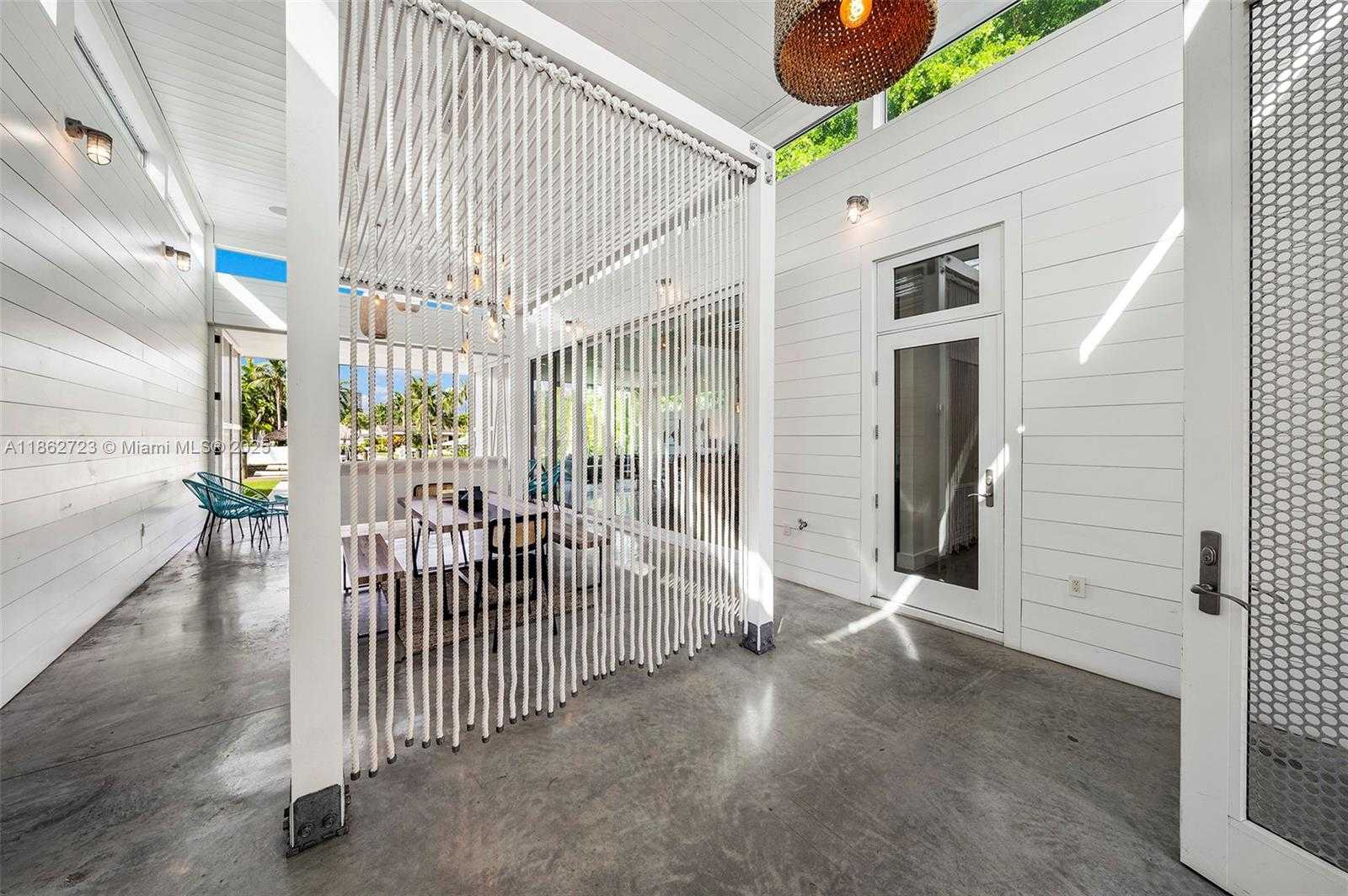 Small Image of 1000 NORTH EAST LITTLE RIVER DR, Miami Number 16