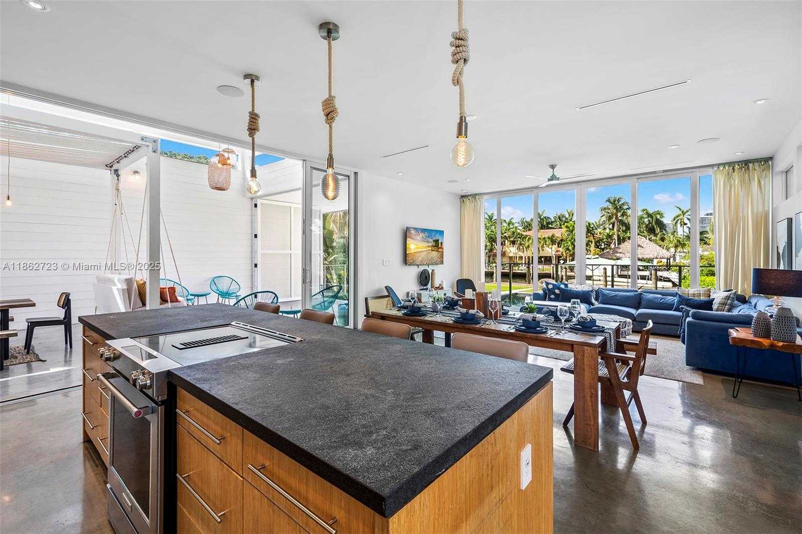 Small Image of 1000 NORTH EAST LITTLE RIVER DR, Miami Number 26