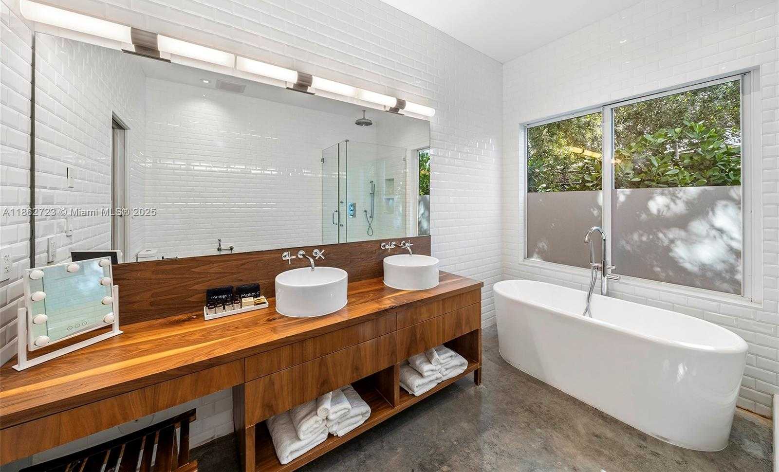 Small Image of 1000 NORTH EAST LITTLE RIVER DR, Miami Number 69