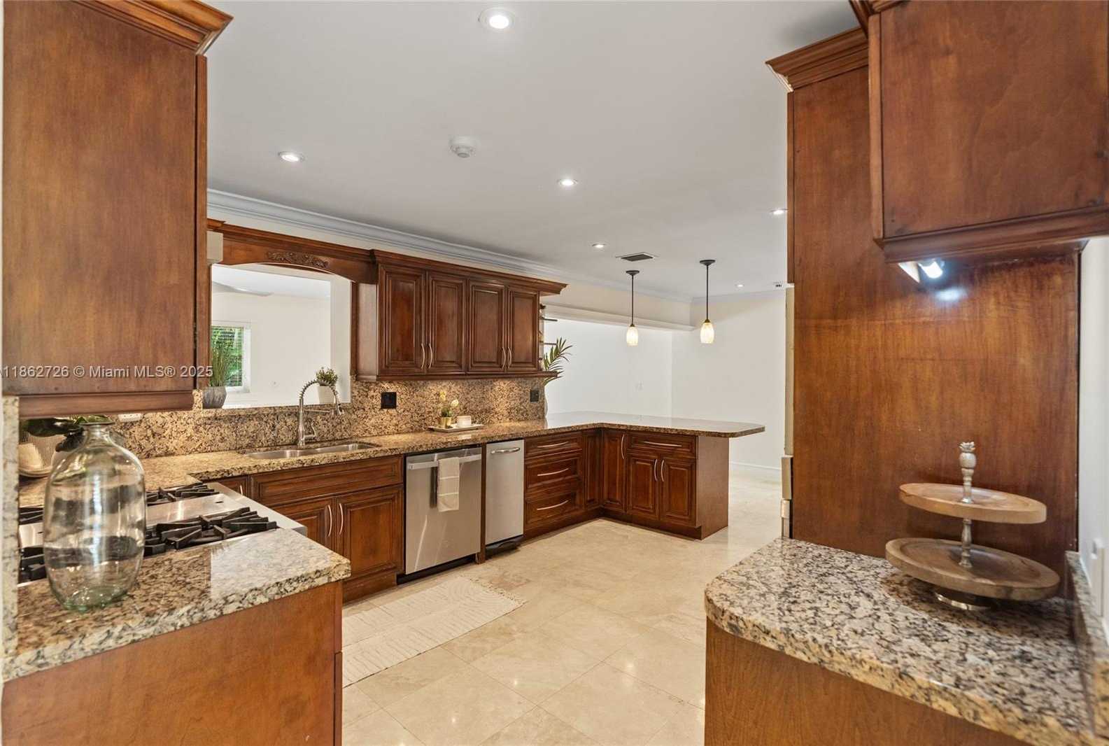 Small Image of 6841 SOUTH WEST 48TH ST, Miami Number 7