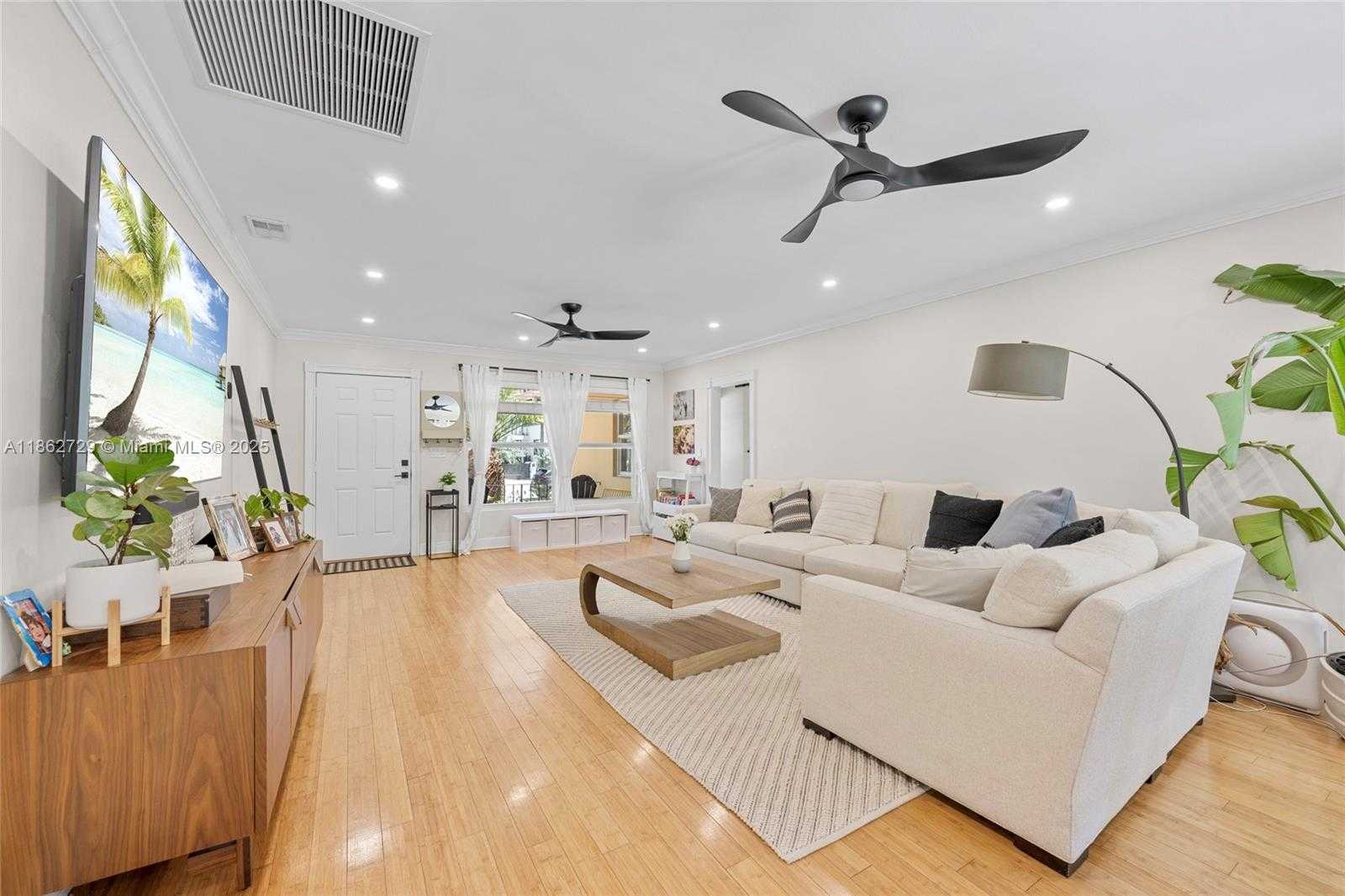 Small Image of 1426 TYLER ST, Hollywood Number 10