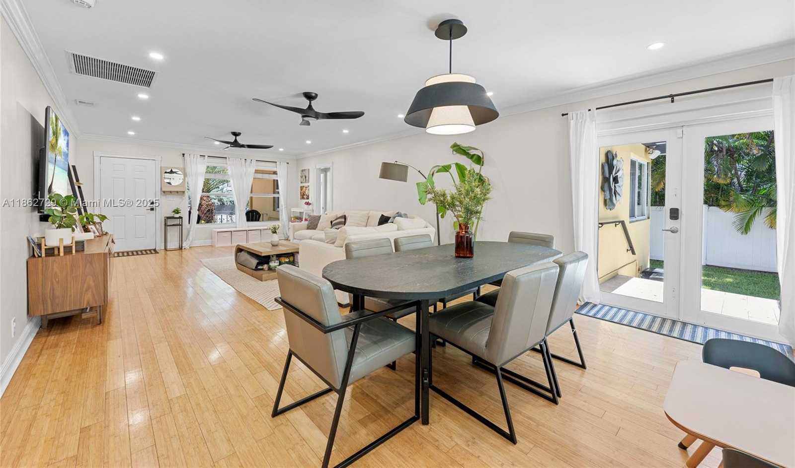 Small Image of 1426 TYLER ST, Hollywood Number 16