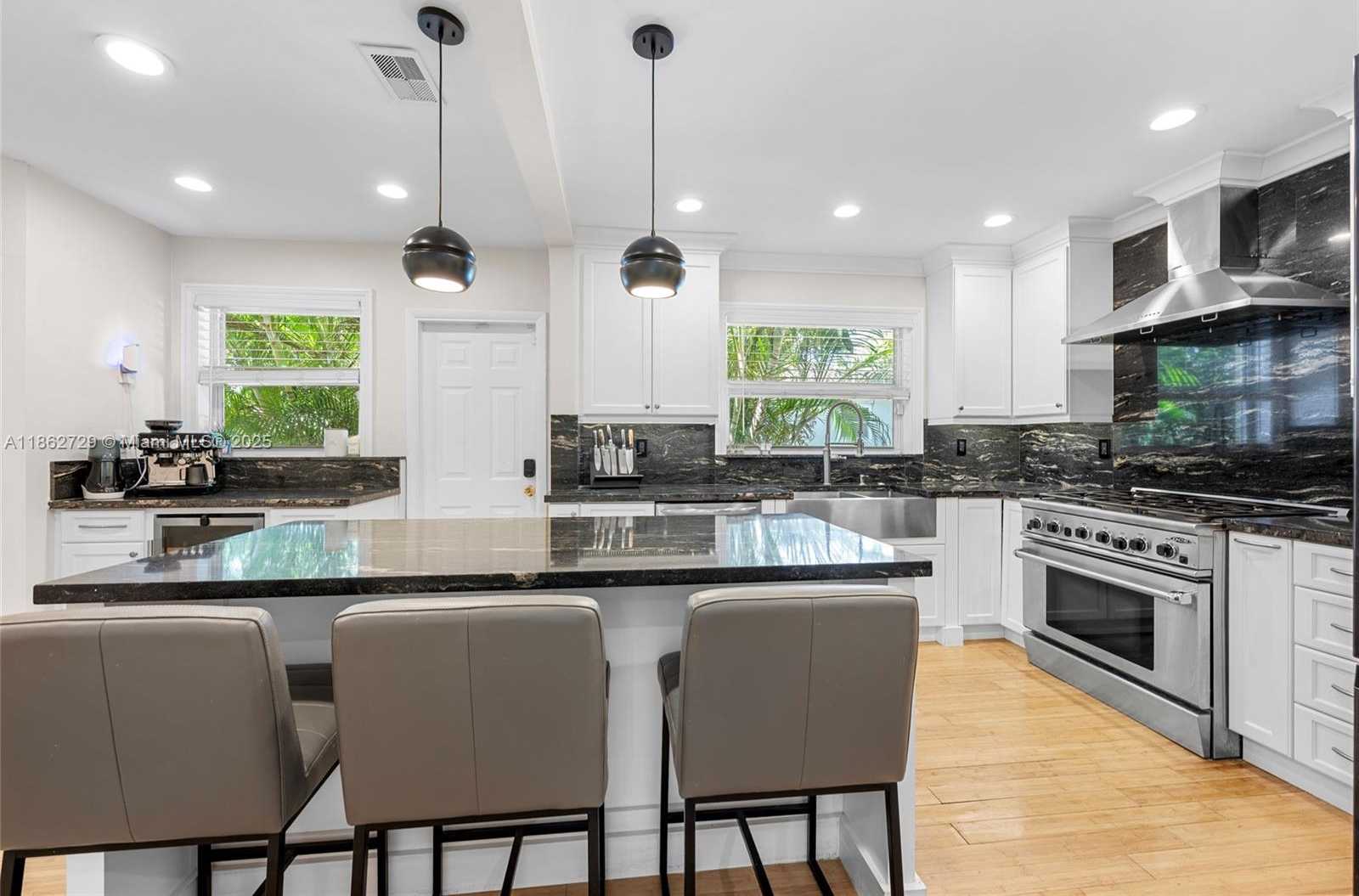 Small Image of 1426 TYLER ST, Hollywood Number 17