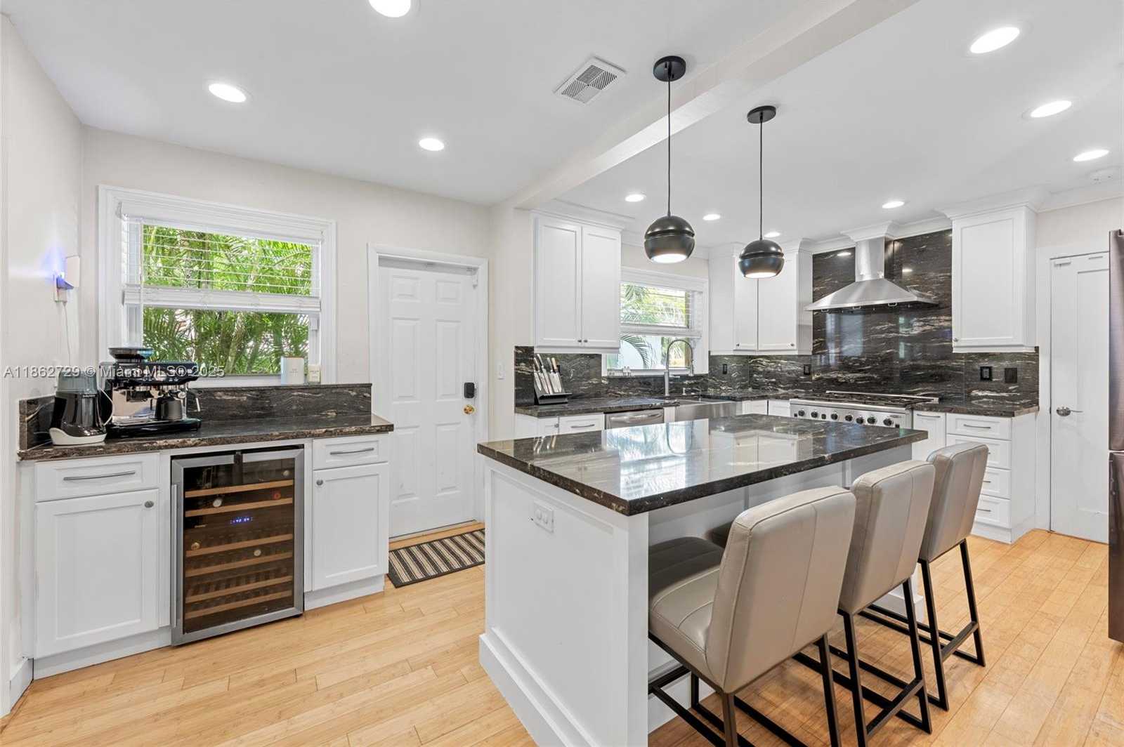 Small Image of 1426 TYLER ST, Hollywood Number 18
