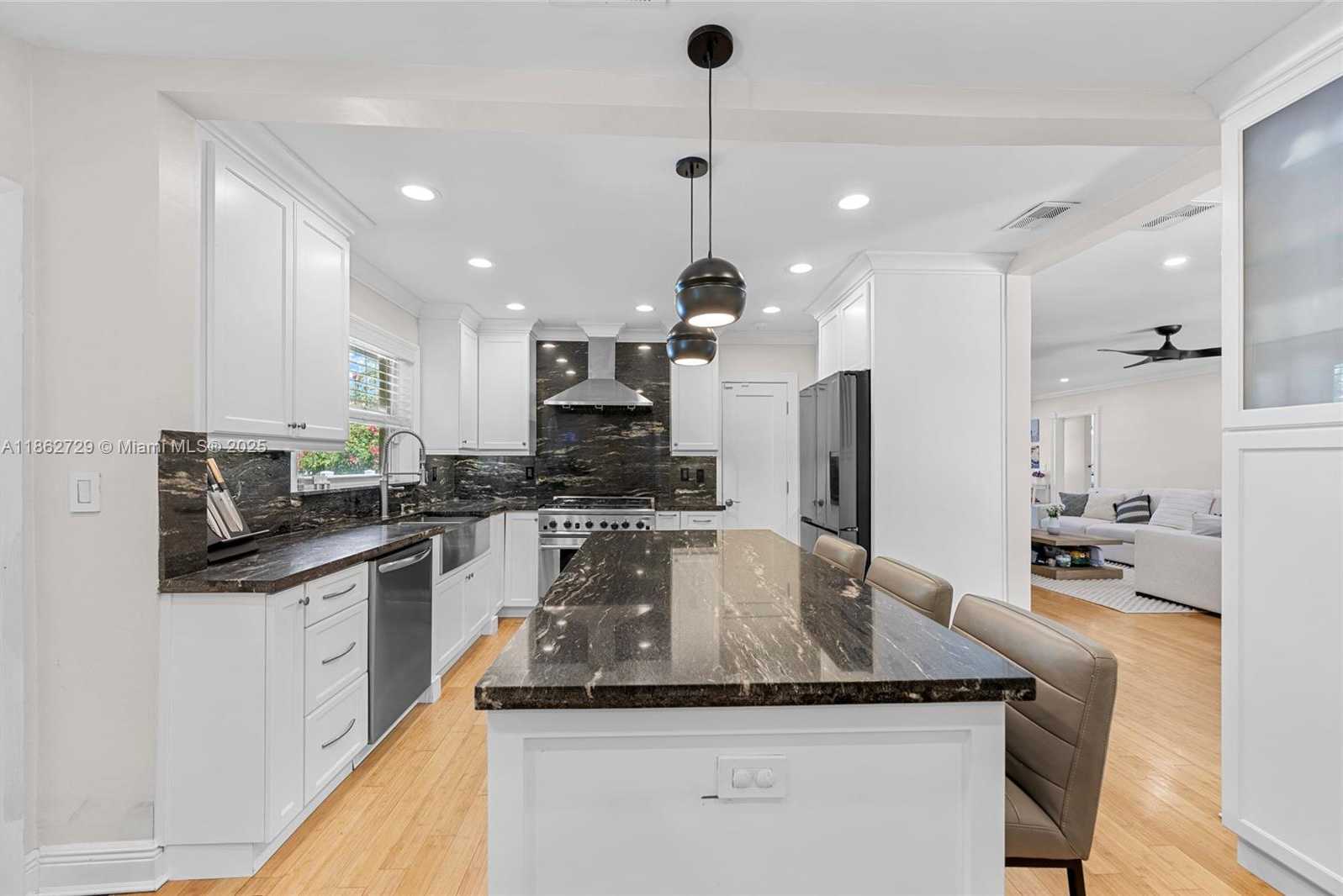Small Image of 1426 TYLER ST, Hollywood Number 19