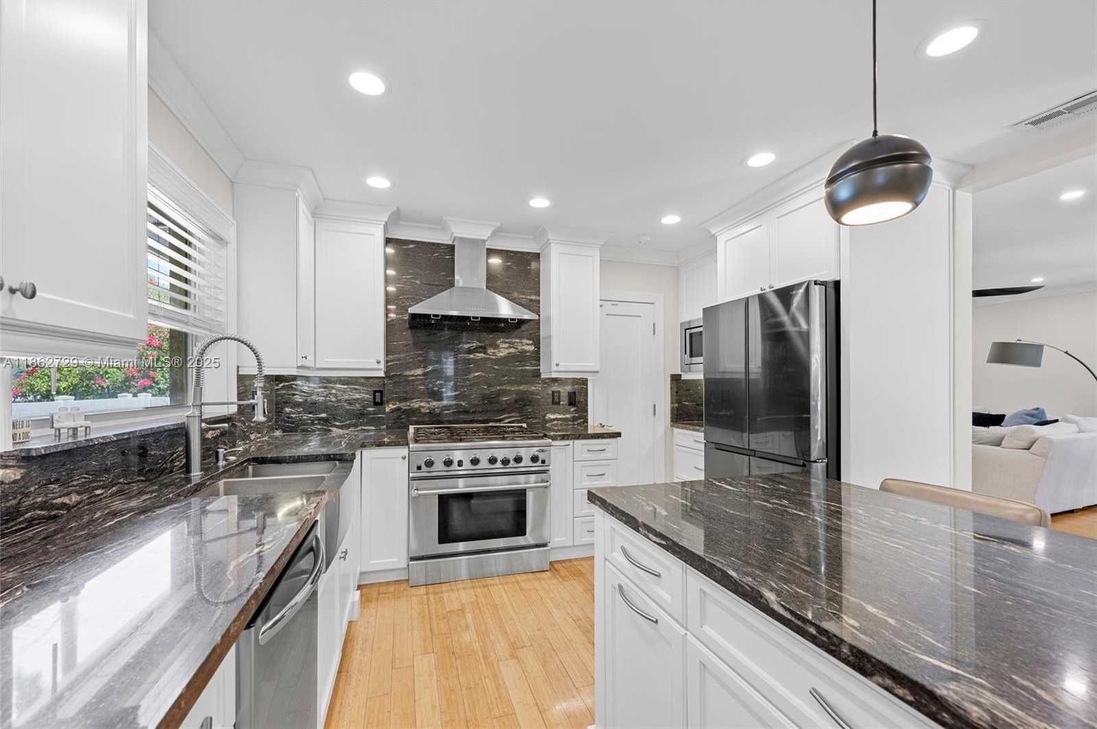 Small Image of 1426 TYLER ST, Hollywood Number 21