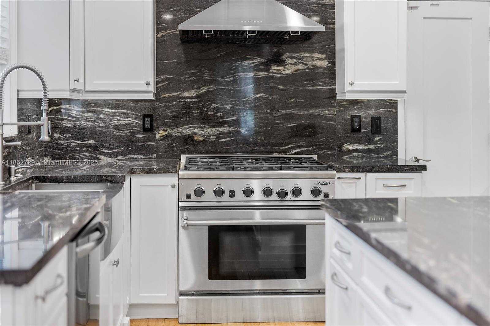 Small Image of 1426 TYLER ST, Hollywood Number 22