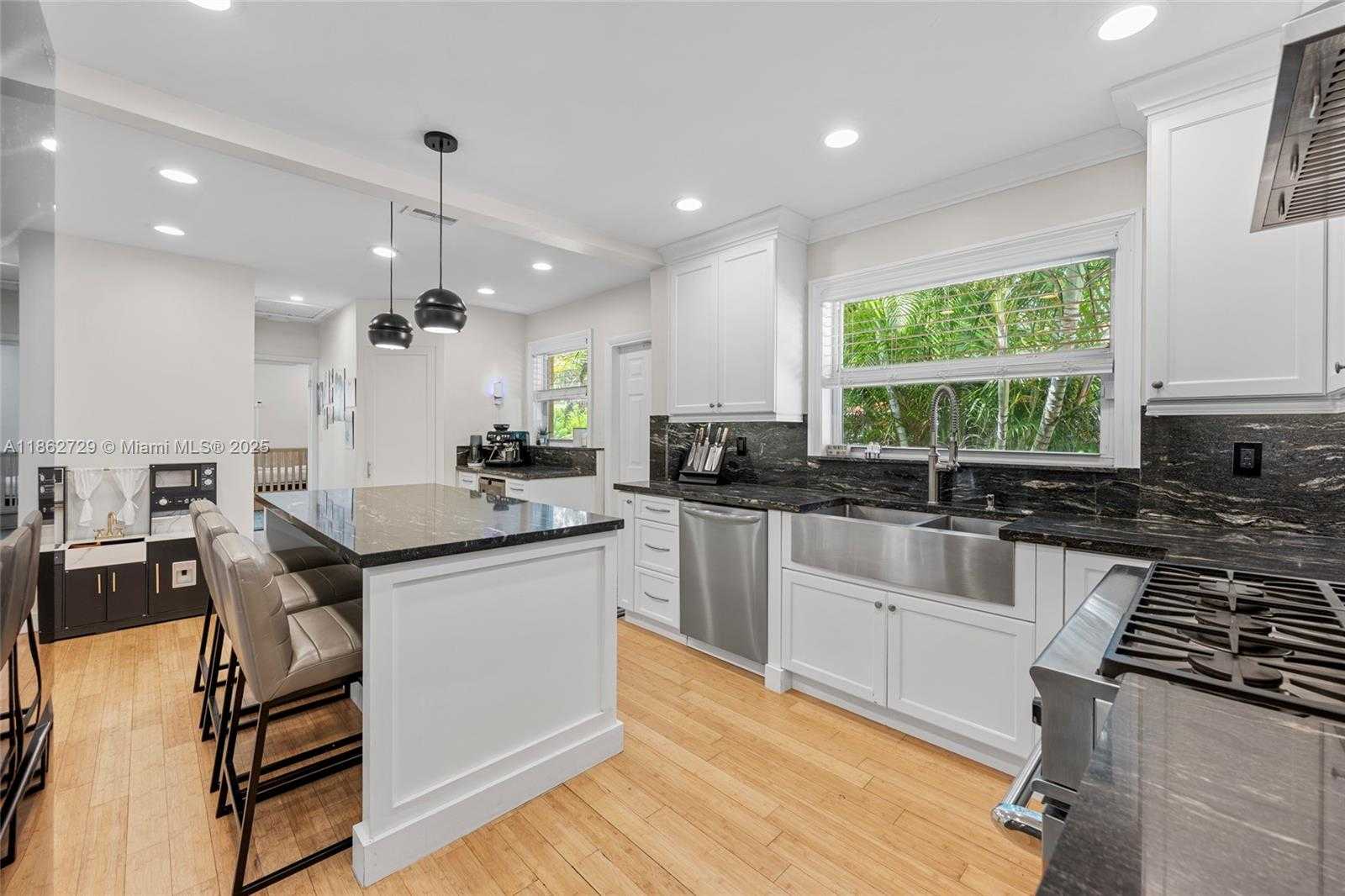 Small Image of 1426 TYLER ST, Hollywood Number 23