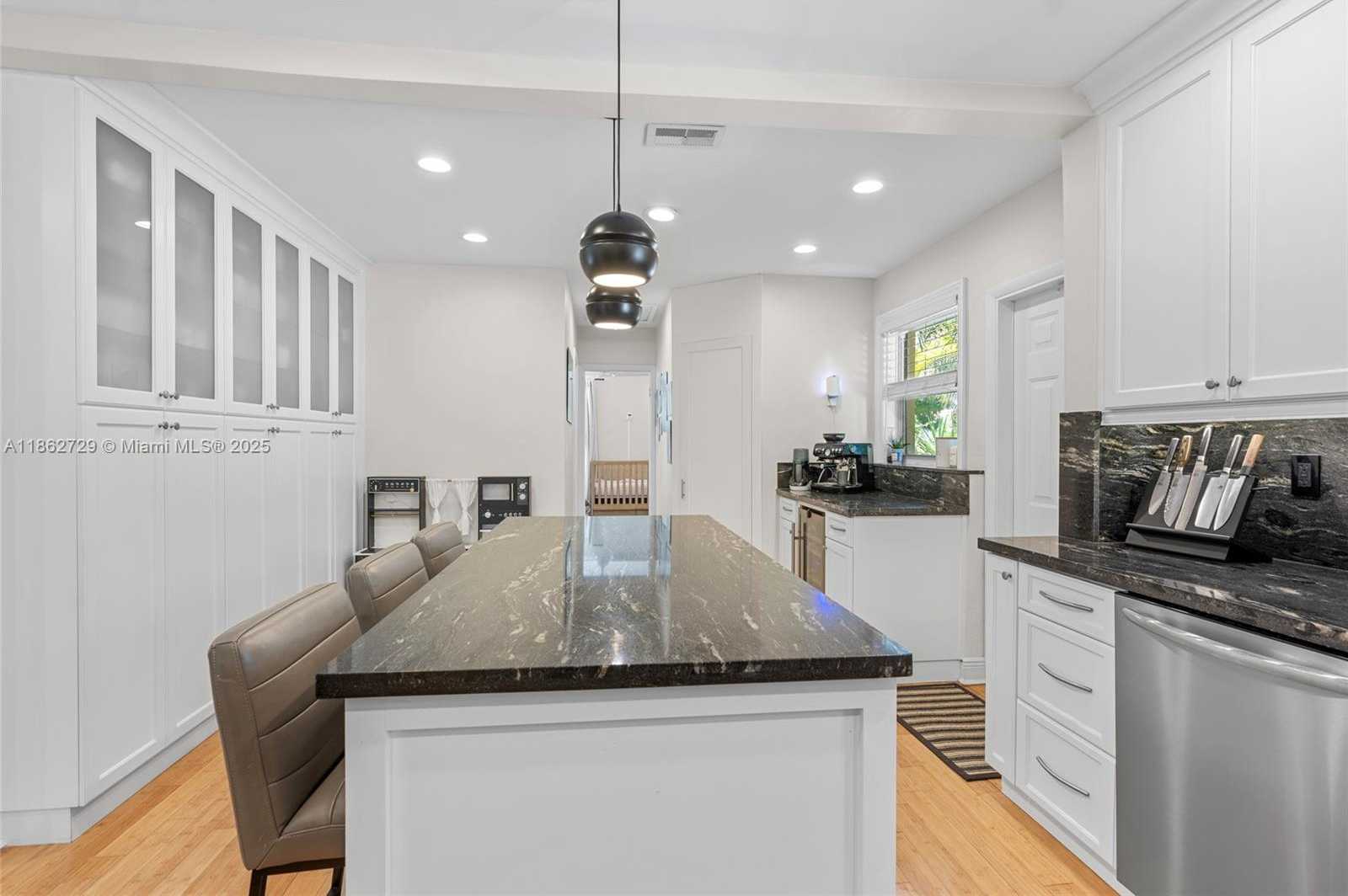 Small Image of 1426 TYLER ST, Hollywood Number 24