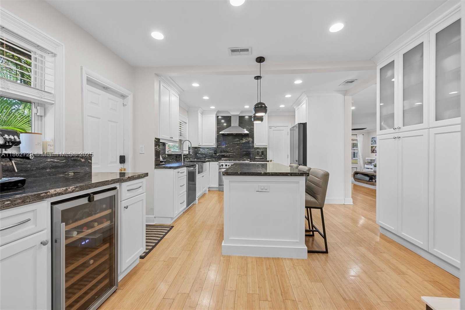 Small Image of 1426 TYLER ST, Hollywood Number 25