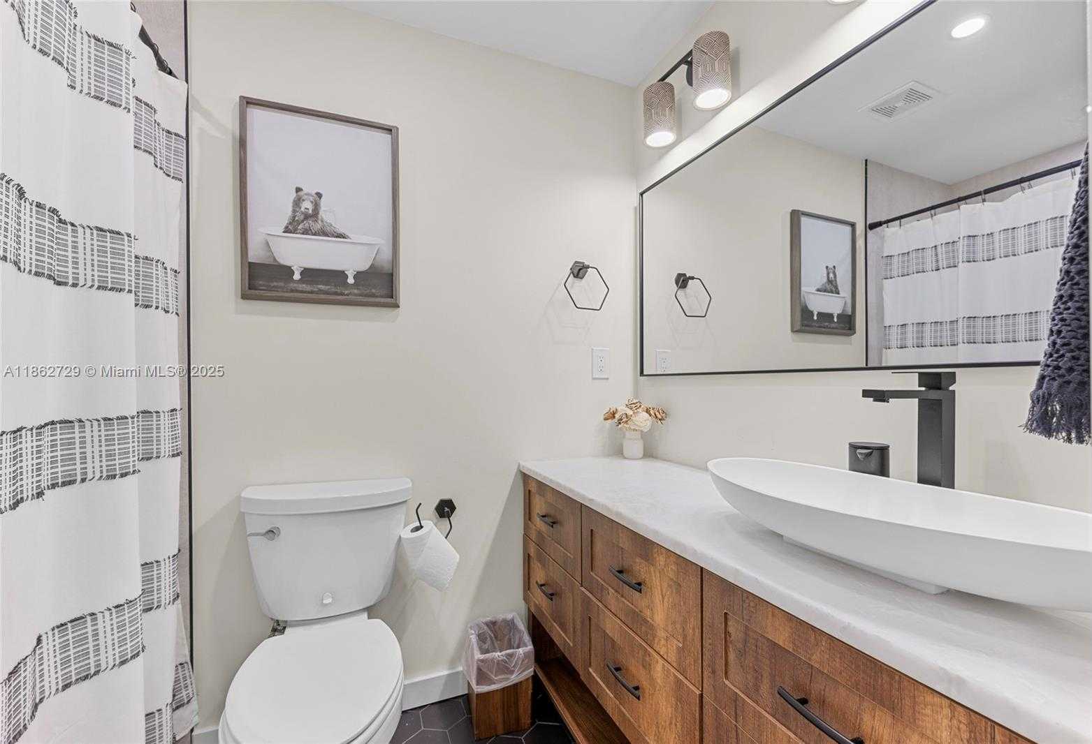 Small Image of 1426 TYLER ST, Hollywood Number 27