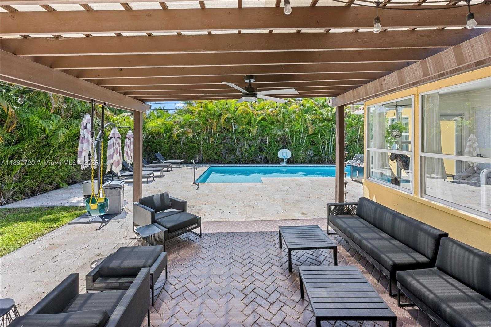 Small Image of 1426 TYLER ST, Hollywood Number 36