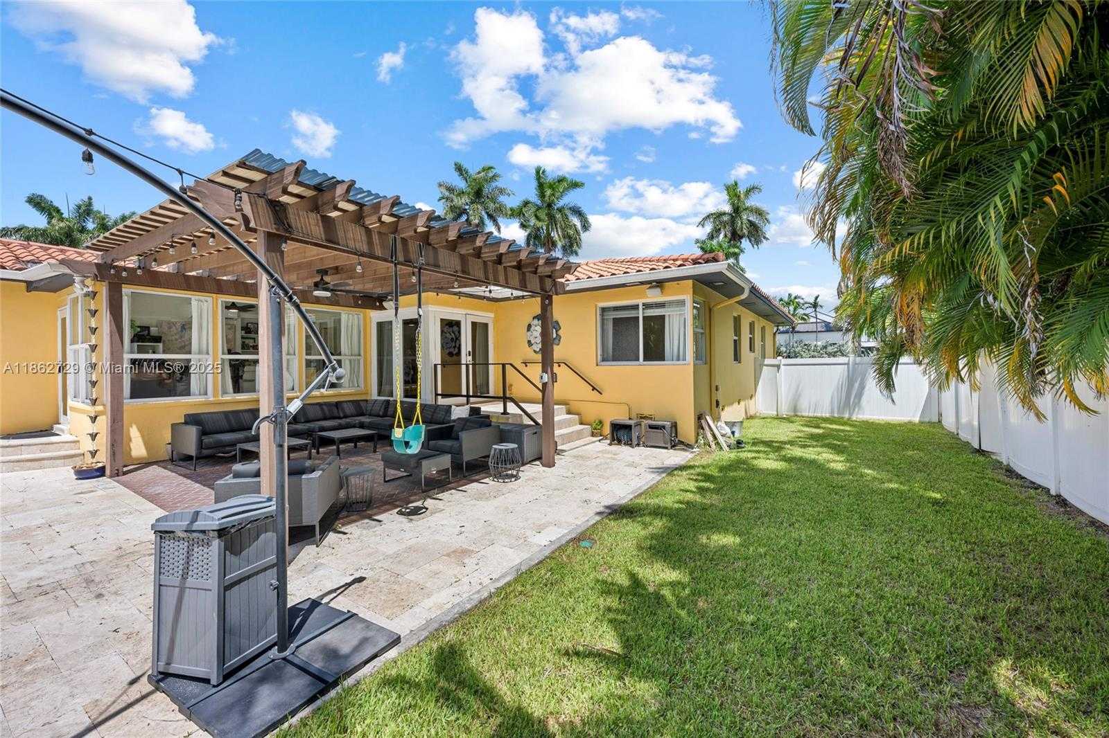Small Image of 1426 TYLER ST, Hollywood Number 45