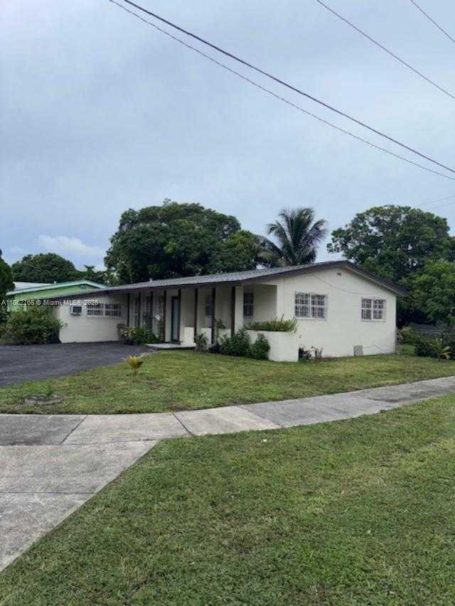 Small Image of 1301 NORTH WEST 175TH ST, Miami Gardens Number 3