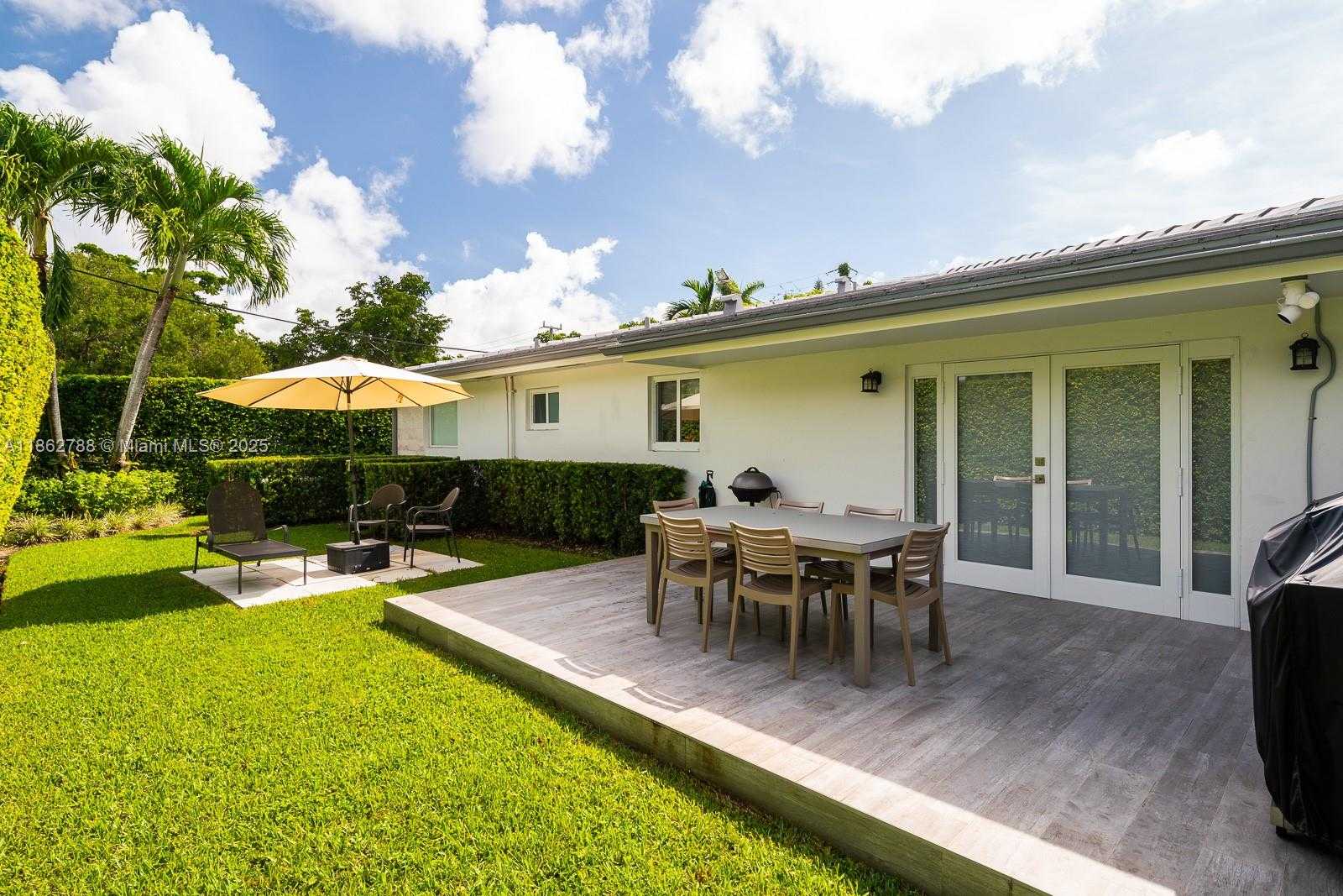 Small Image of 1551 ANCONA AVE, Coral Gables Number 3