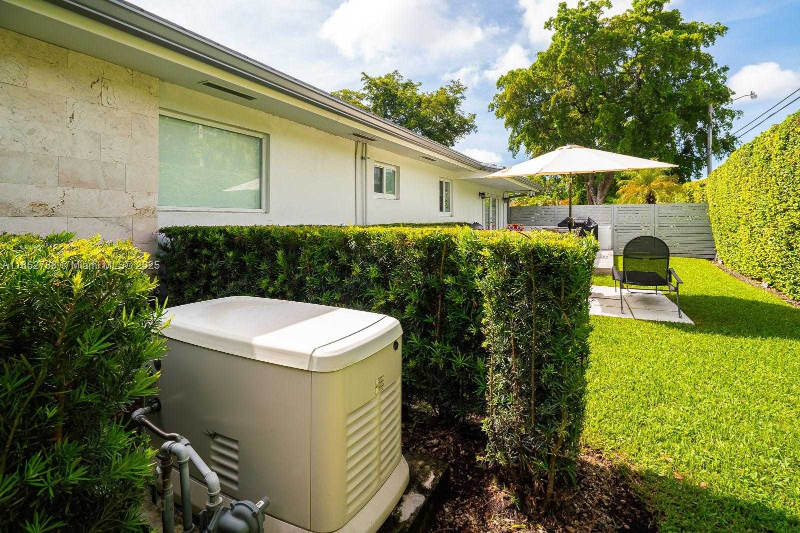 Small Image of 1551 ANCONA AVE, Coral Gables Number 5