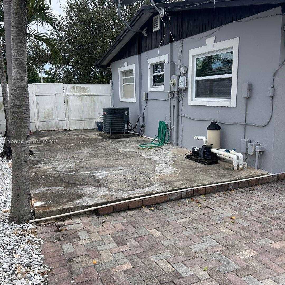 Small Image of 221 NORTH EAST 24TH ST, Pompano Beach Number 14