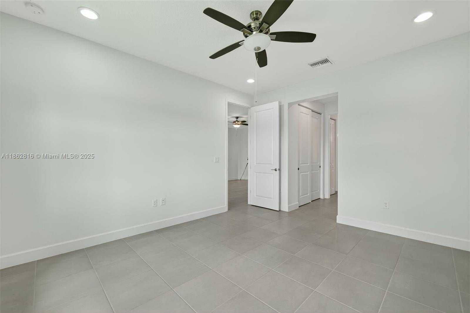 Small Image of 11396 SOUTH WEST WILLOW LN, Port St. Lucie Number 19