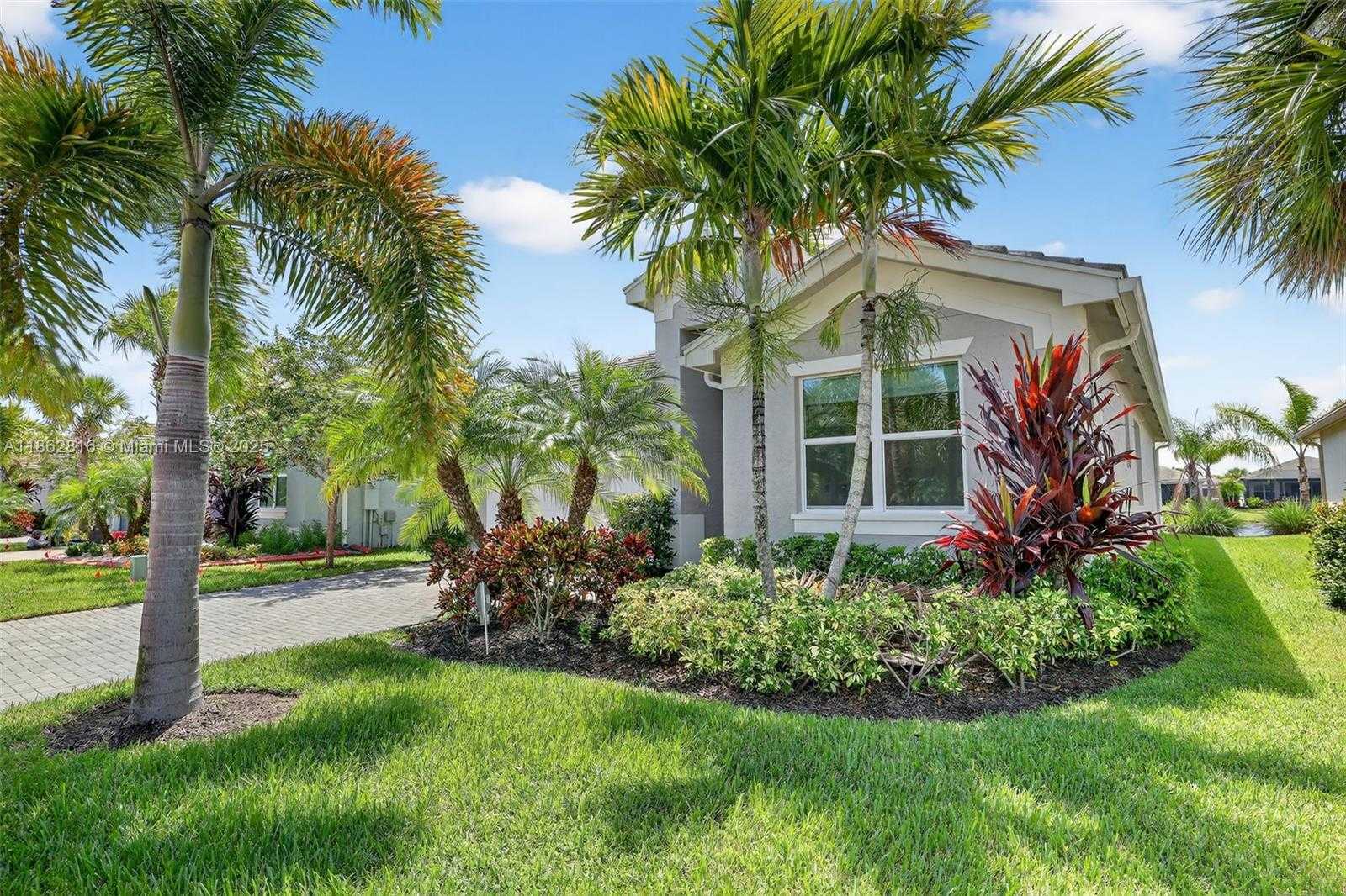Small Image of 11396 SOUTH WEST WILLOW LN, Port St. Lucie Number 2