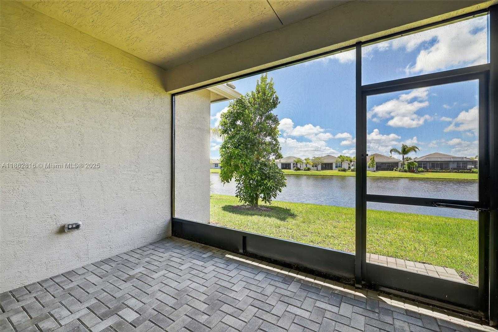 Small Image of 11396 SOUTH WEST WILLOW LN, Port St. Lucie Number 29