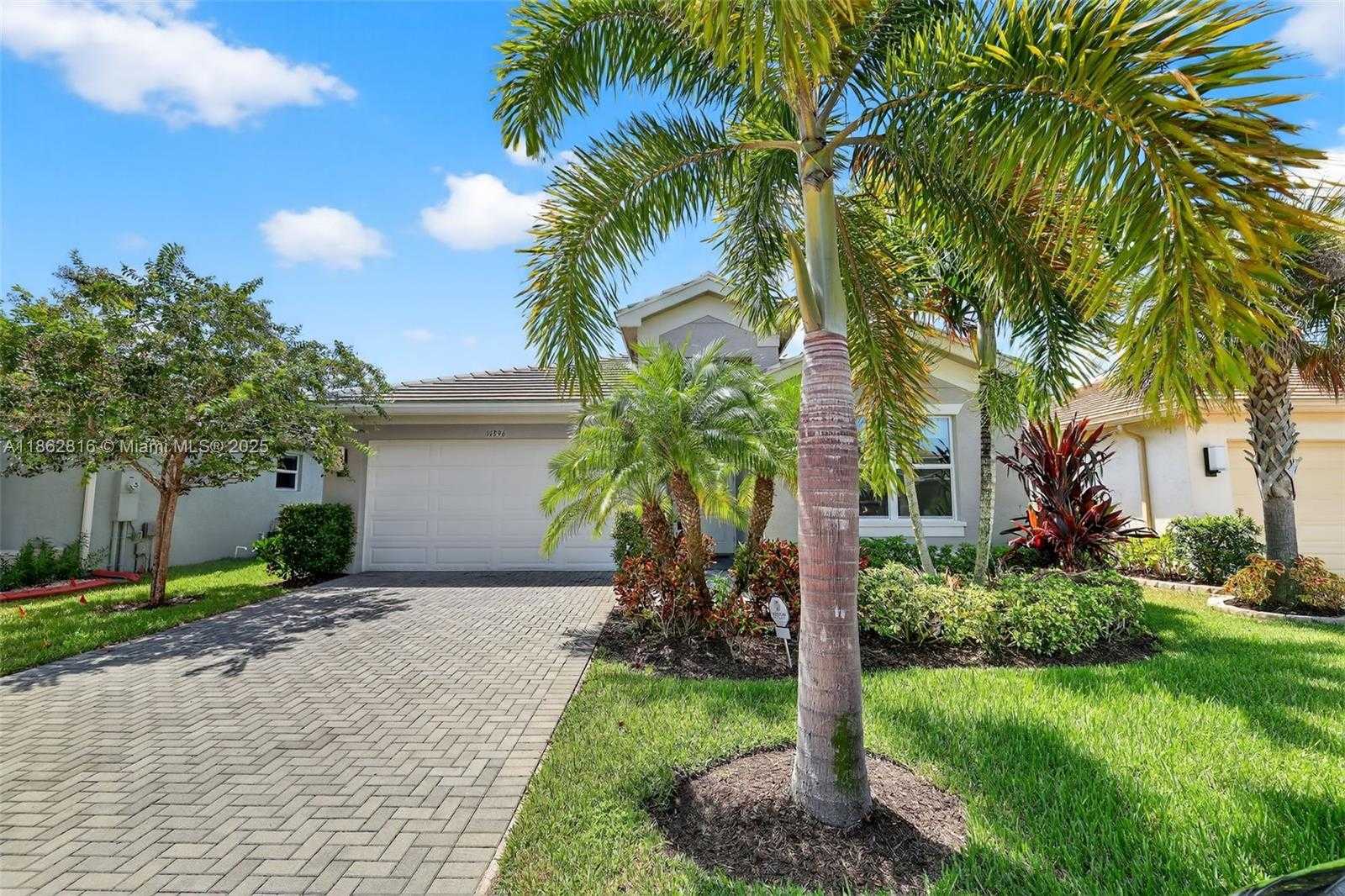 Small Image of 11396 SOUTH WEST WILLOW LN, Port St. Lucie Number 3