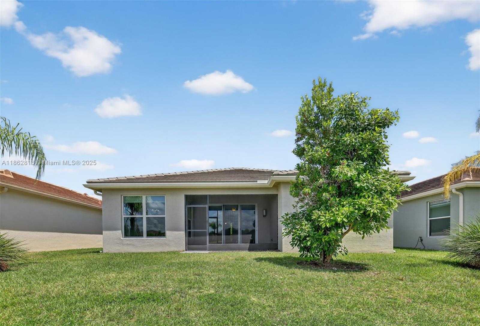 Small Image of 11396 SOUTH WEST WILLOW LN, Port St. Lucie Number 32