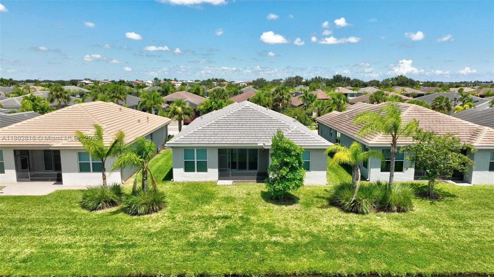 Small Image of 11396 SOUTH WEST WILLOW LN, Port St. Lucie Number 35