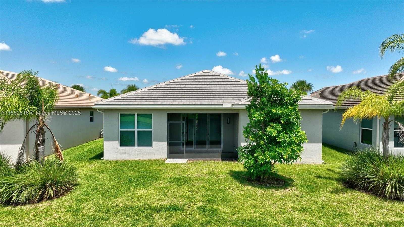 Small Image of 11396 SOUTH WEST WILLOW LN, Port St. Lucie Number 36