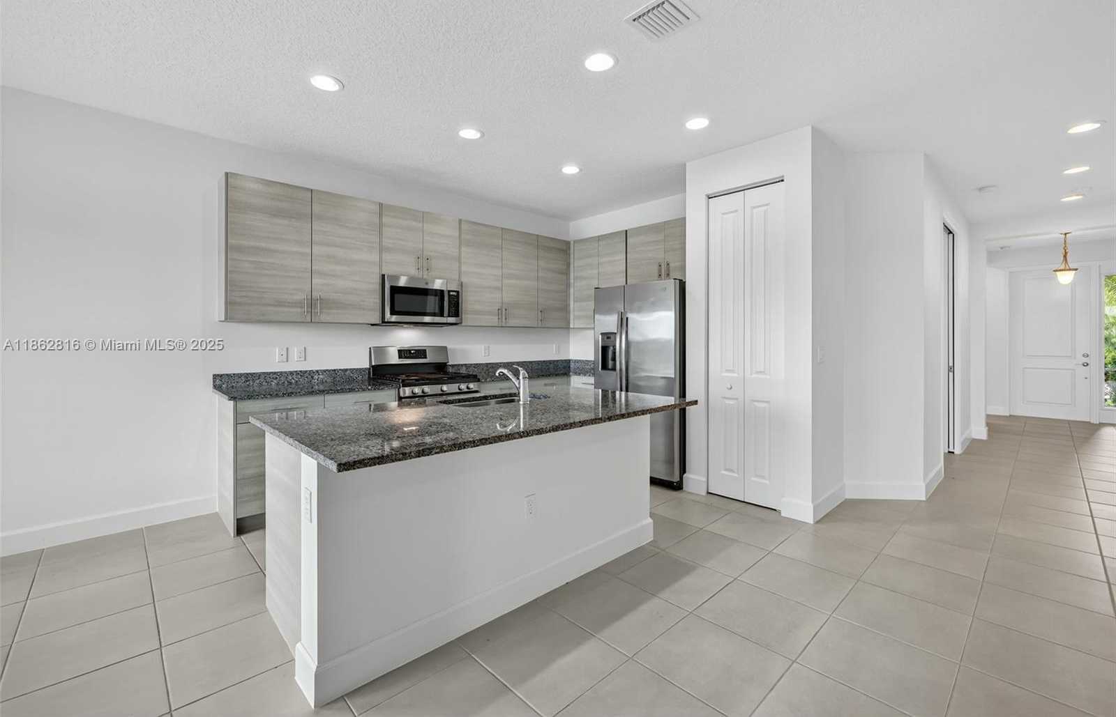 Small Image of 11396 SOUTH WEST WILLOW LN, Port St. Lucie Number 9