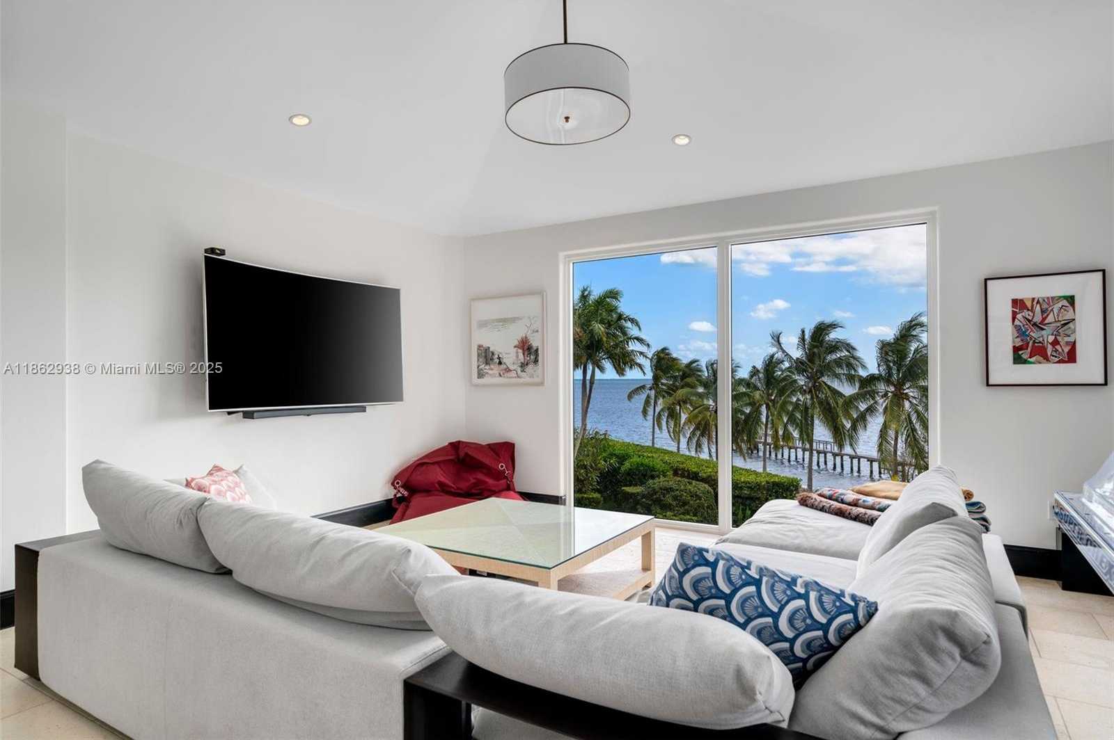 Small Image of 3305 SOUTH MOORINGS WAY, Miami Number 4