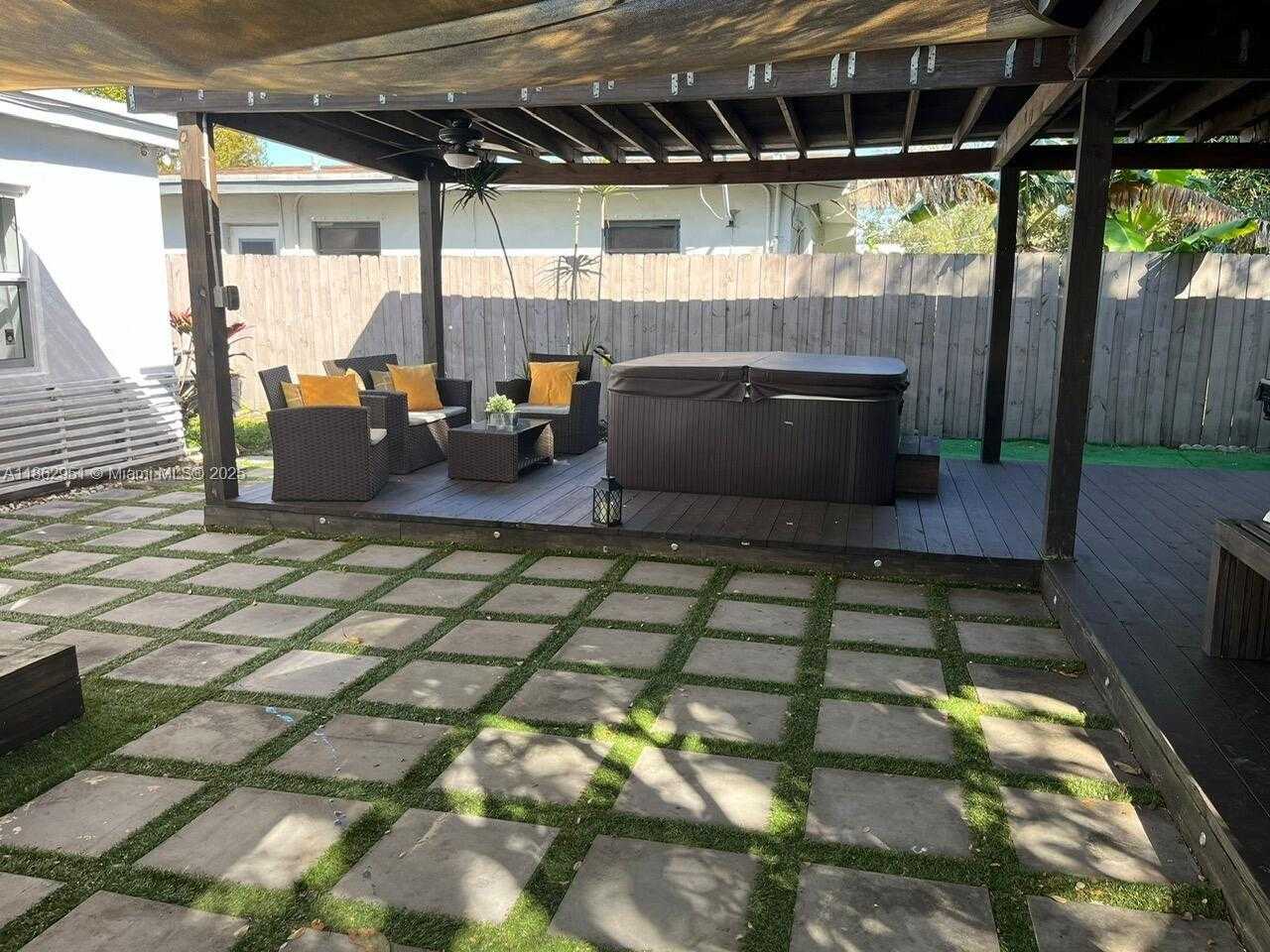 Small Image of 1600 NORTH EAST 175TH ST, North Miami Beach Number 10
