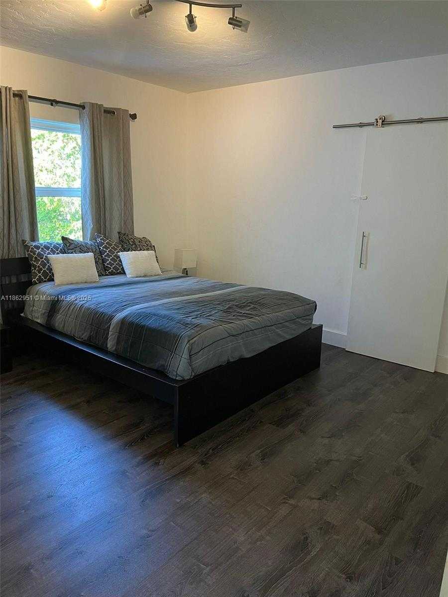 Small Image of 1600 NORTH EAST 175TH ST, North Miami Beach Number 11