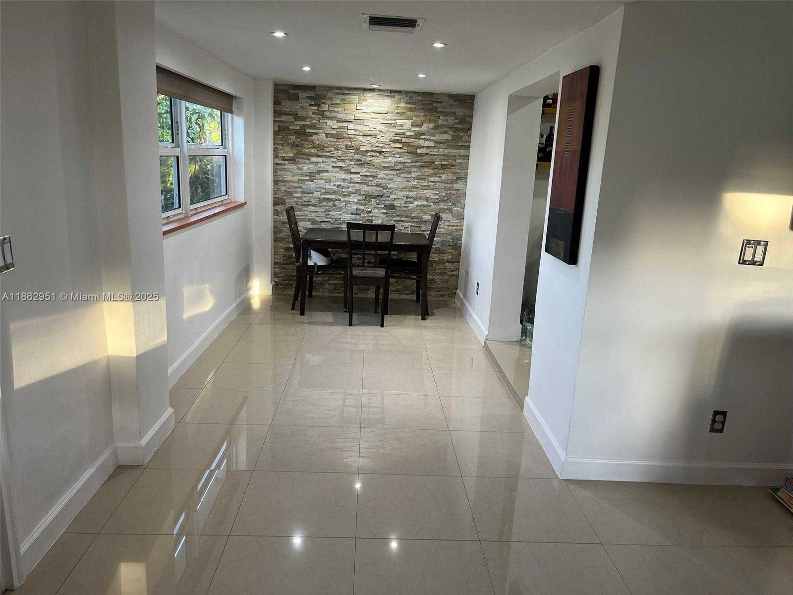 Small Image of 1600 NORTH EAST 175TH ST, North Miami Beach Number 13