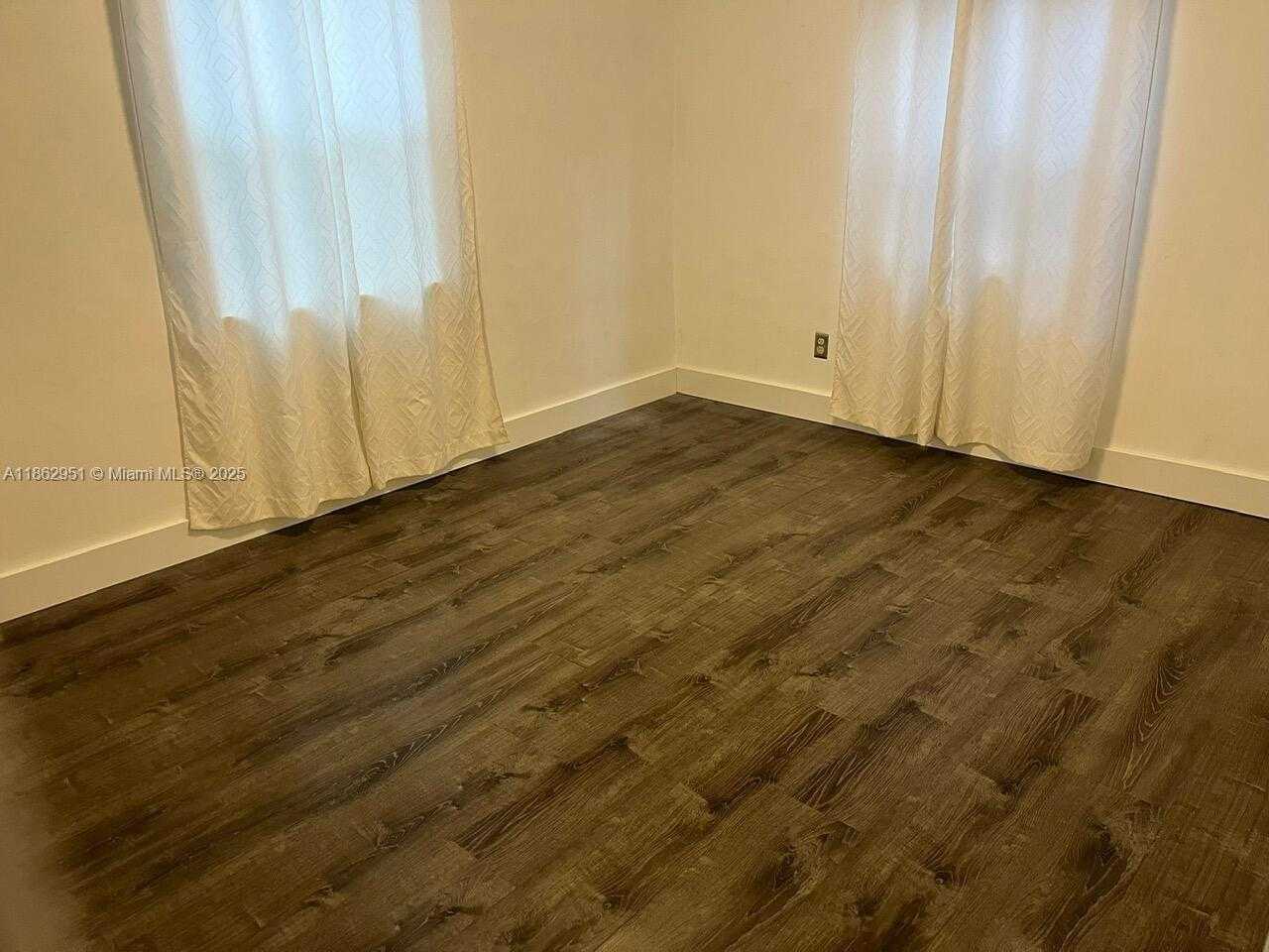Small Image of 1600 NORTH EAST 175TH ST, North Miami Beach Number 16