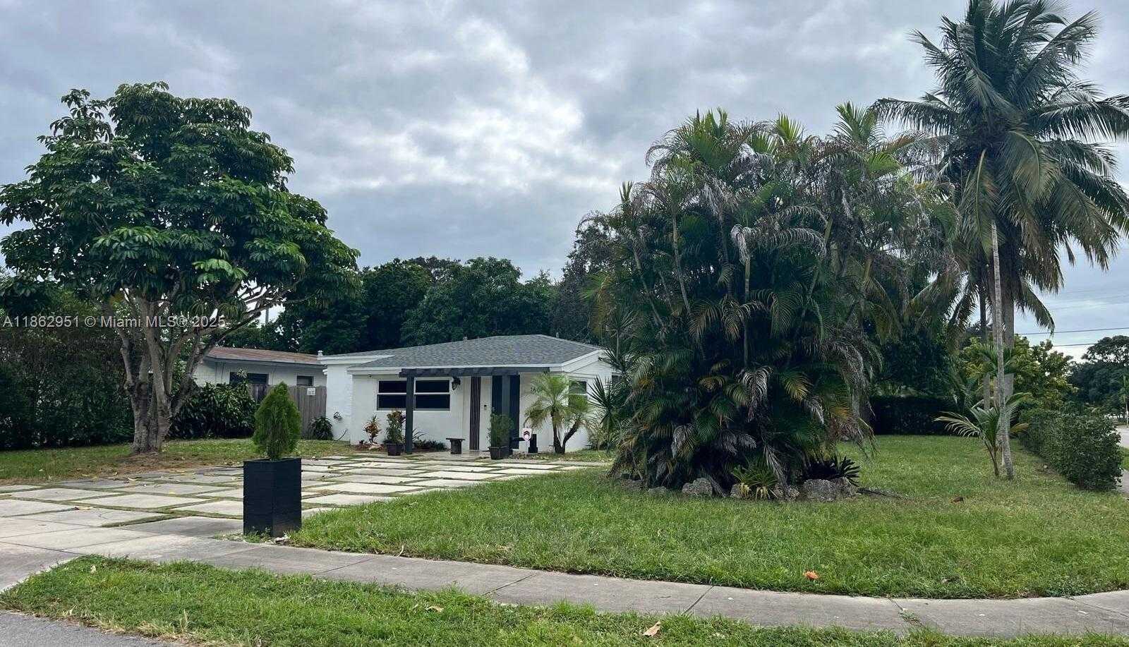 Small Image of 1600 NORTH EAST 175TH ST, North Miami Beach Number 19