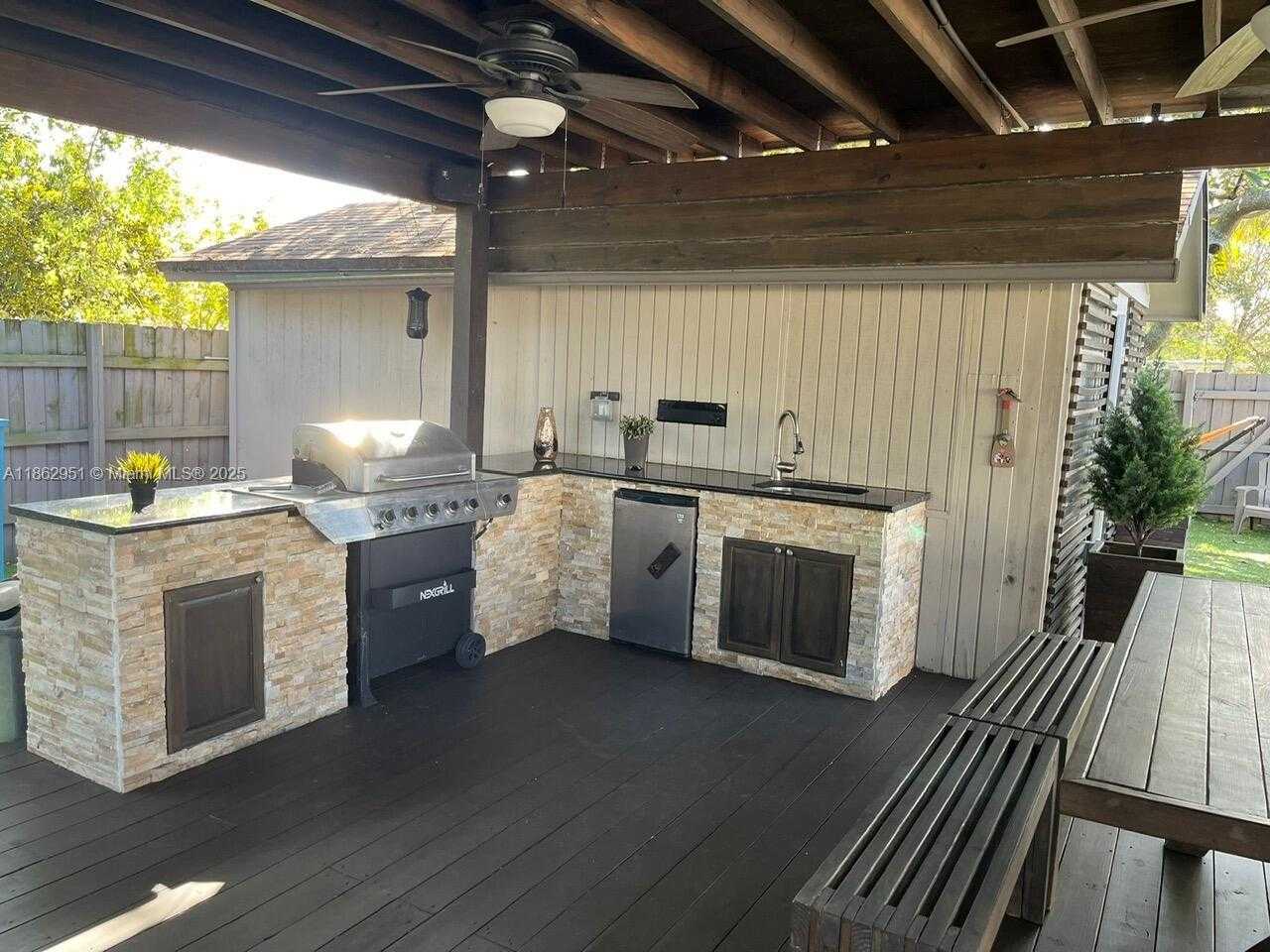 Small Image of 1600 NORTH EAST 175TH ST, North Miami Beach Number 6