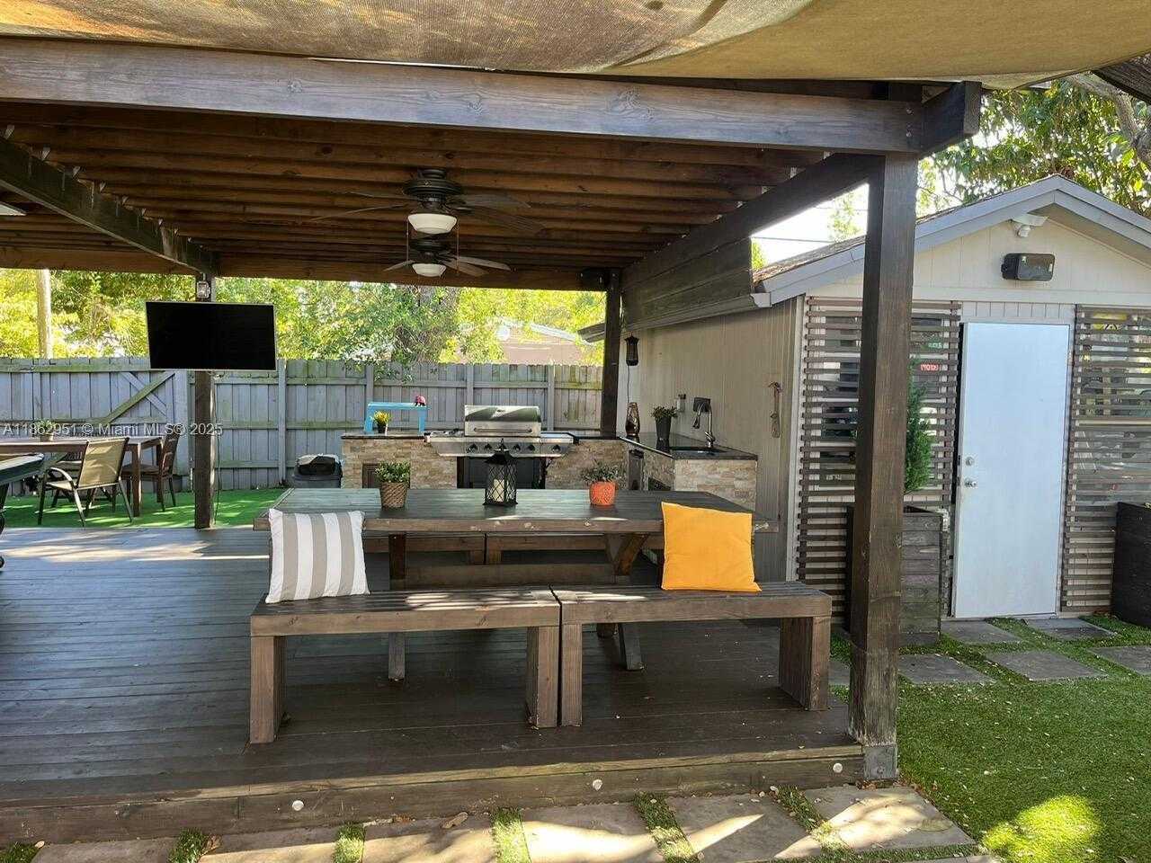 Small Image of 1600 NORTH EAST 175TH ST, North Miami Beach Number 7