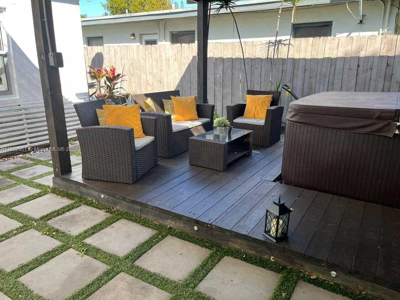 Small Image of 1600 NORTH EAST 175TH ST, North Miami Beach Number 8