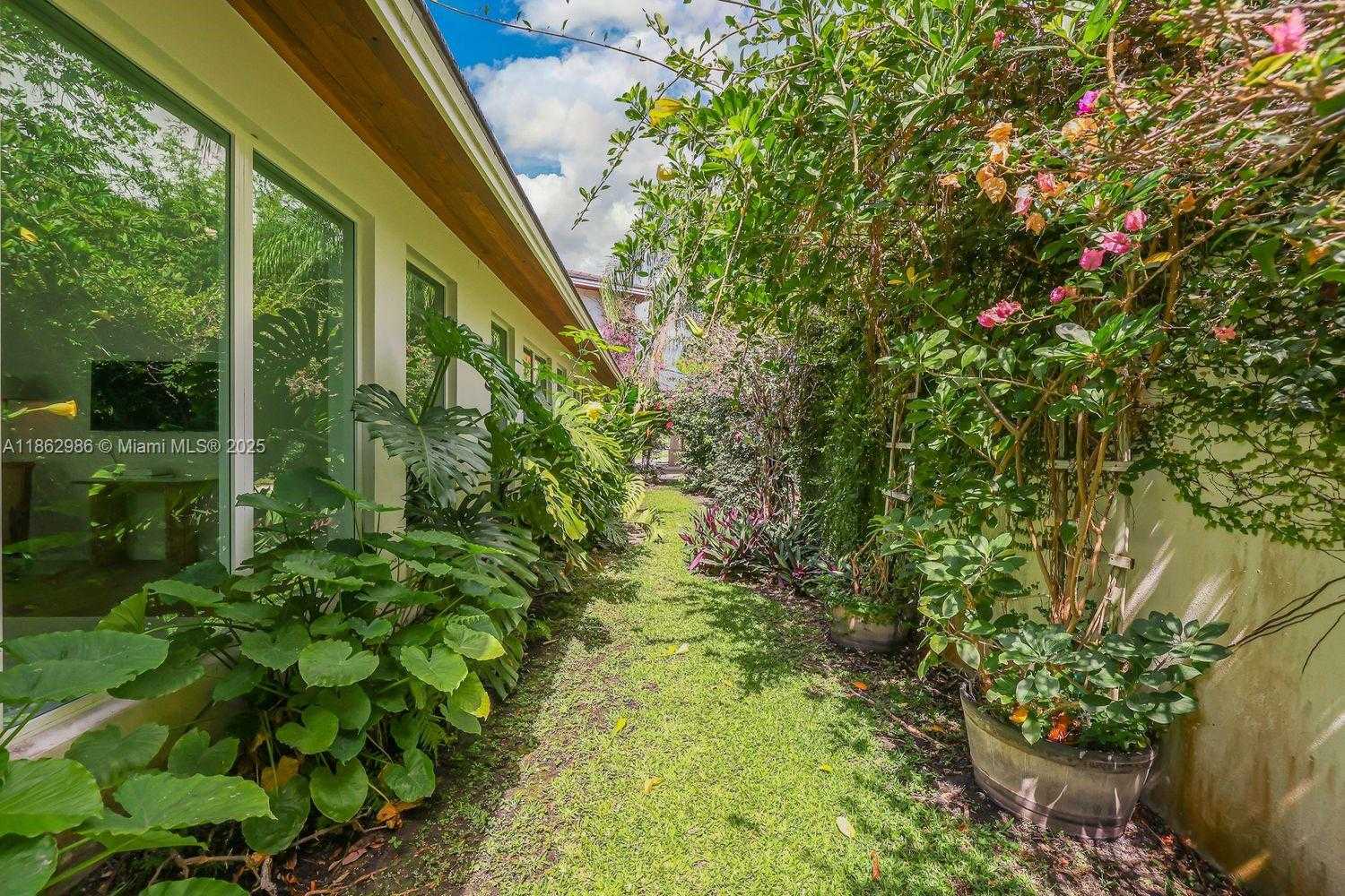 Small Image of 6910 SOUTH WEST 145TH TER, Palmetto Bay Number 76