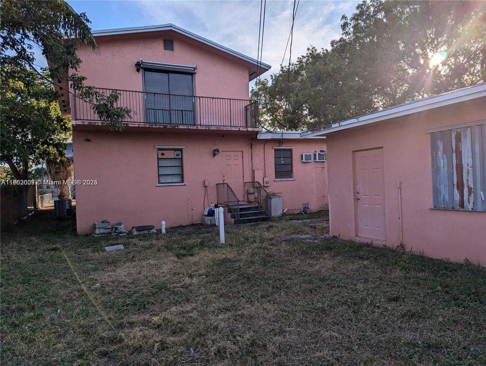 Small Image of 1853 TAFT ST, Hollywood Number 4