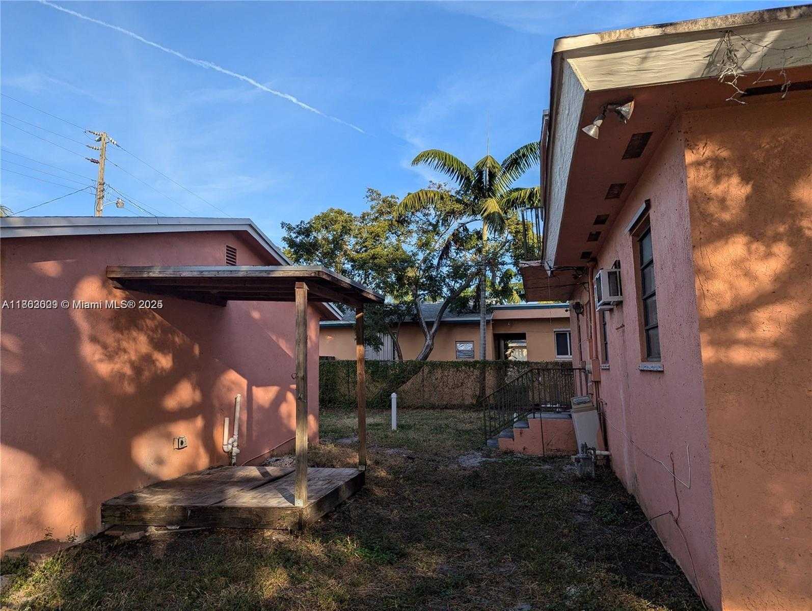 Small Image of 1853 TAFT ST, Hollywood Number 6