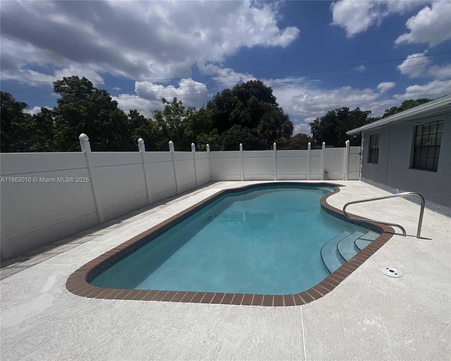 Small Image of 1590 SOUTH WEST 139TH AVE, Davie Number 16