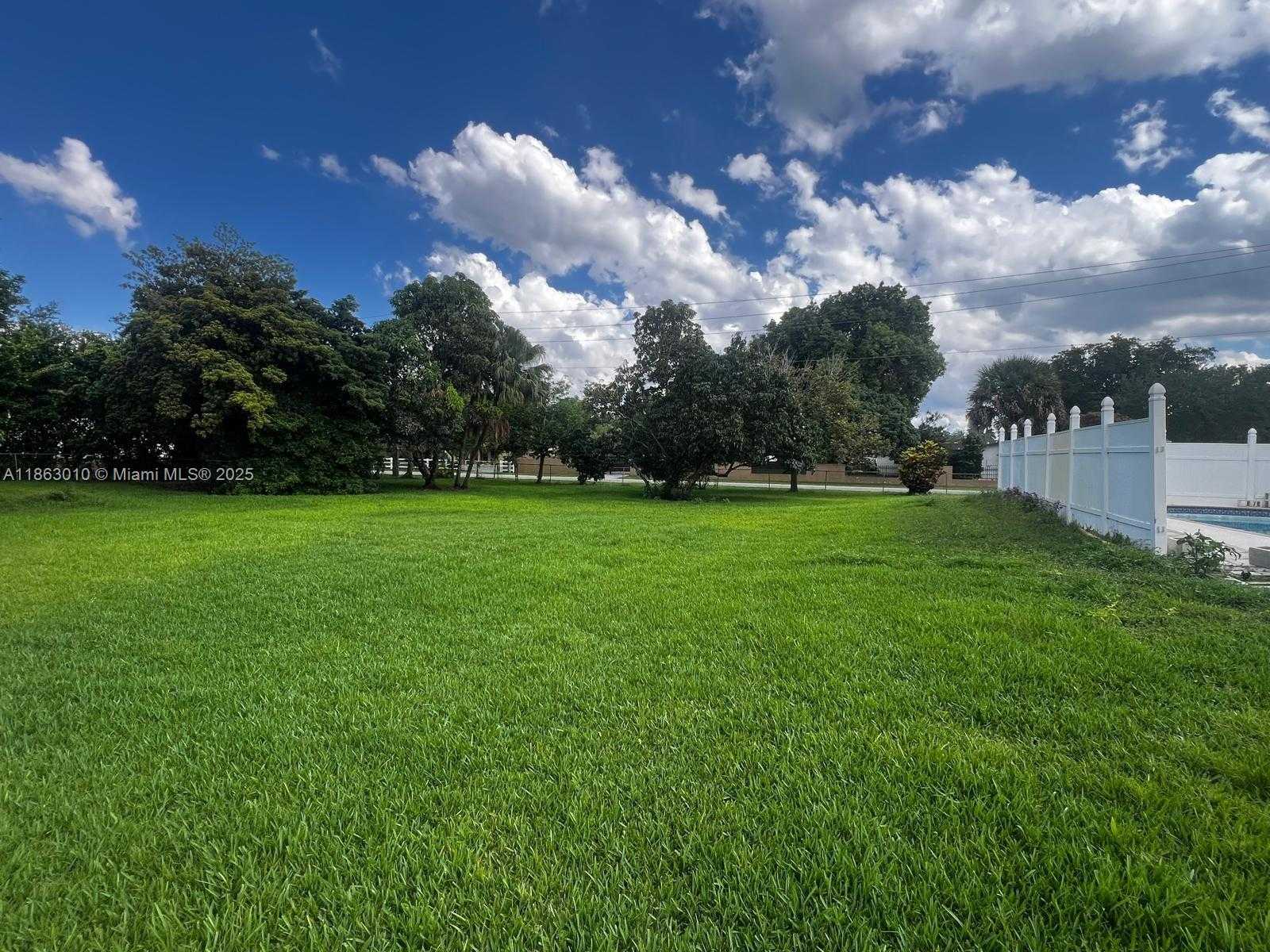 Small Image of 1590 SOUTH WEST 139TH AVE, Davie Number 21